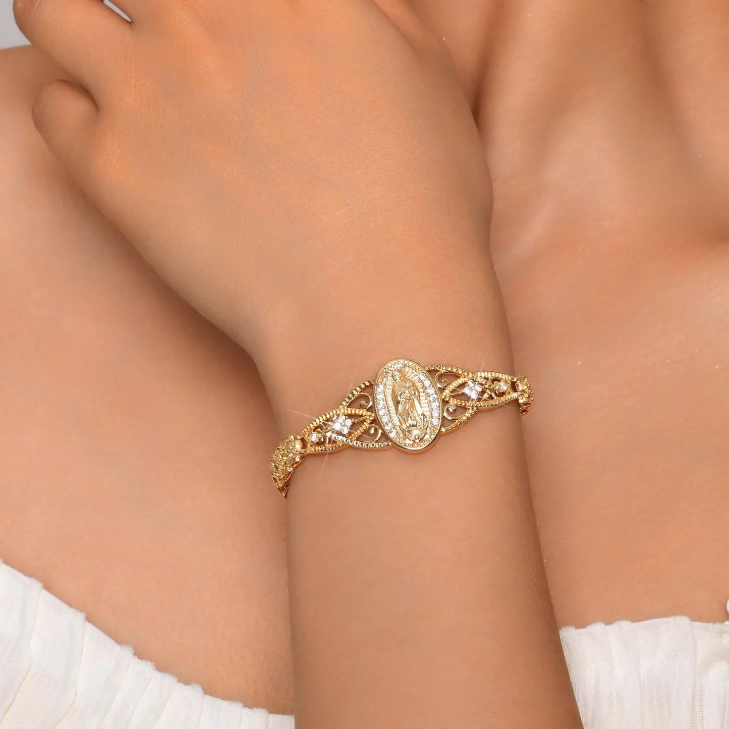 【Compra 1 y recibe 1 gratis】Pulsera de la Virgen María para mujer, chapada en oro de 14K, hipoalergénica, no se decolora, joyería moderna y elegante