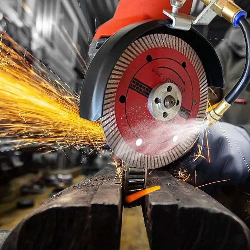 🔧 50% ZĽAVA PO OBMEDZENÚ DOBU! ✨ Vodný postrekovač na odstraňovanie prachu z rezacích strojov: dva režimy striekania, flexibilná hliníková trubica, odolný voči hrdzi 💧