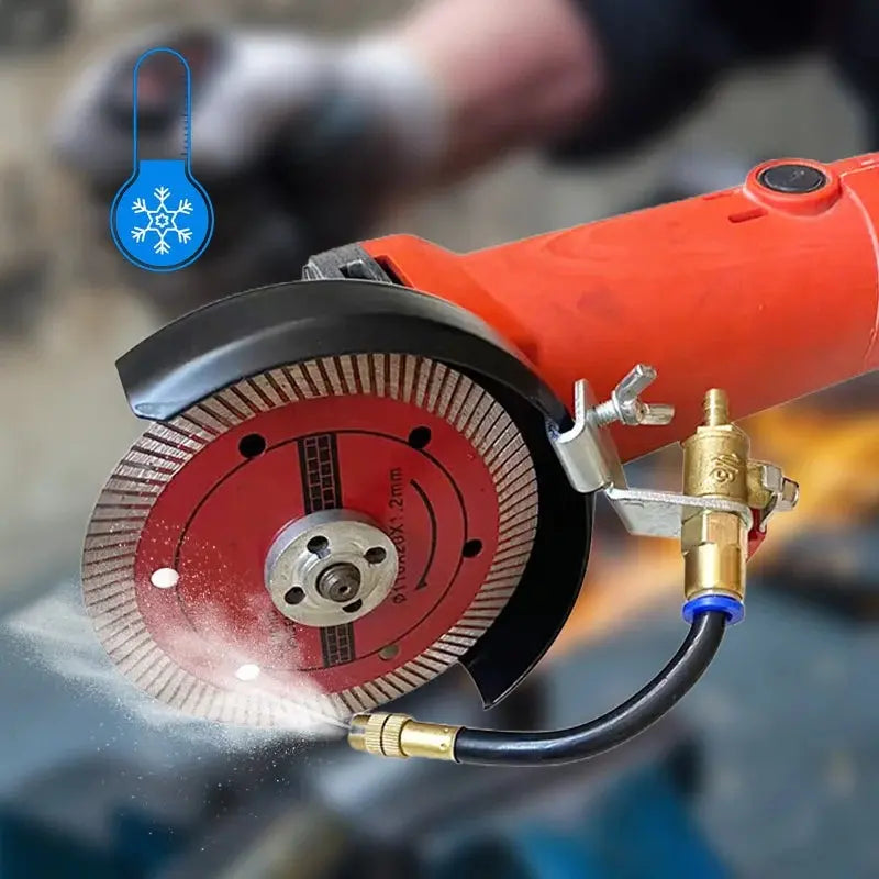 🔧 50% ZĽAVA PO OBMEDZENÚ DOBU! ✨ Vodný postrekovač na odstraňovanie prachu z rezacích strojov: dva režimy striekania, flexibilná hliníková trubica, odolný voči hrdzi 💧