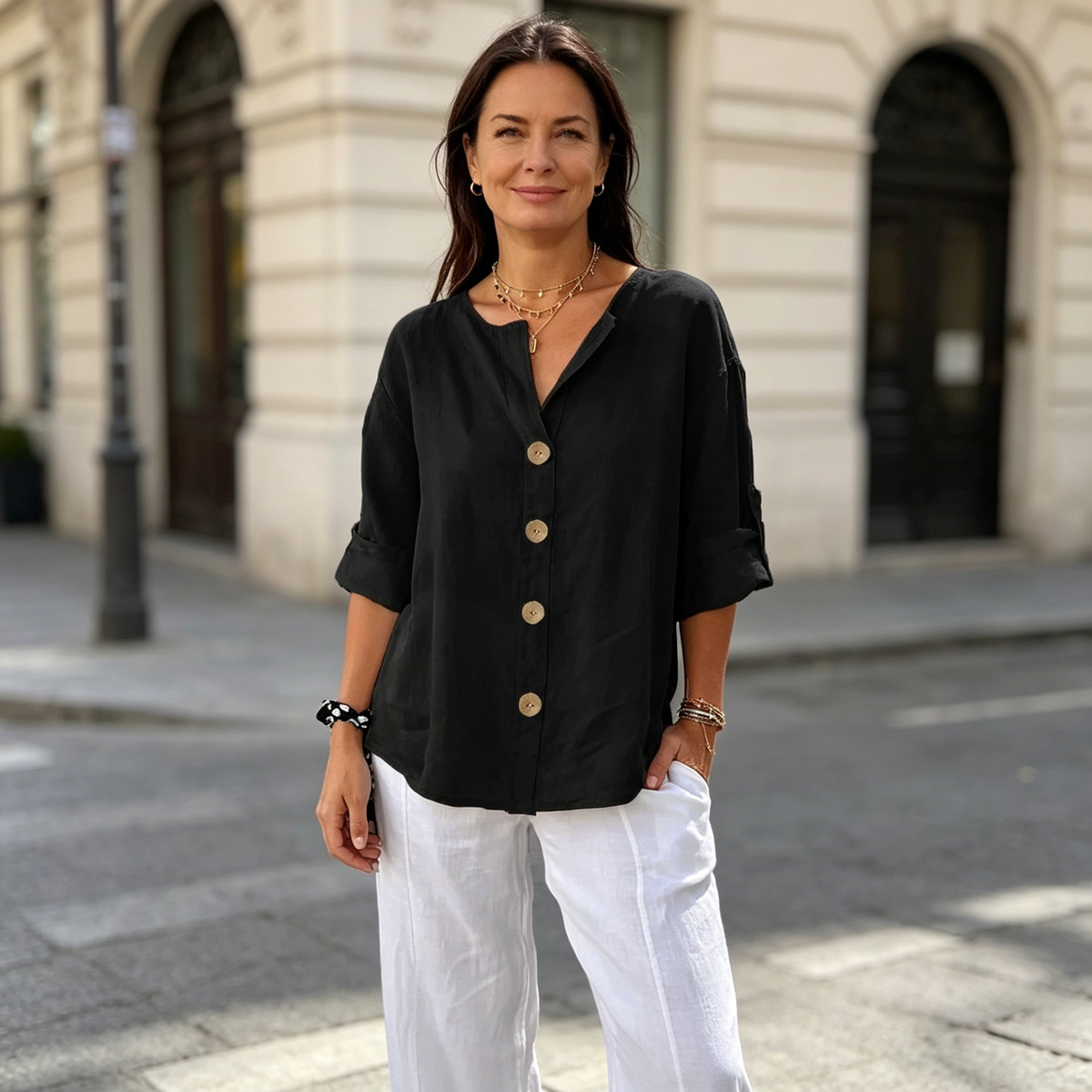 🔥【S-5XL】Nueva camiseta de mujer con cuello en V de algodón y lino con botones: sencilla y elegante.